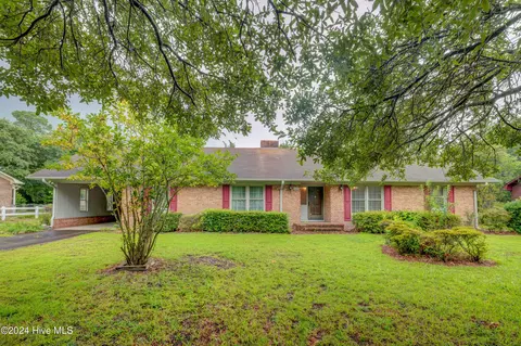 5021 College Acres Dr, Wilmington, NC 28403