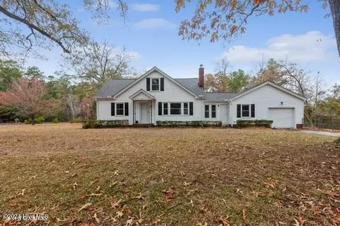 101 Creek Dr, Havelock, NC 28532