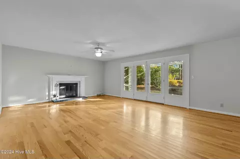 Living - 192 Thorne Rd, Pinehurst, NC 28374 photo 2 of 5