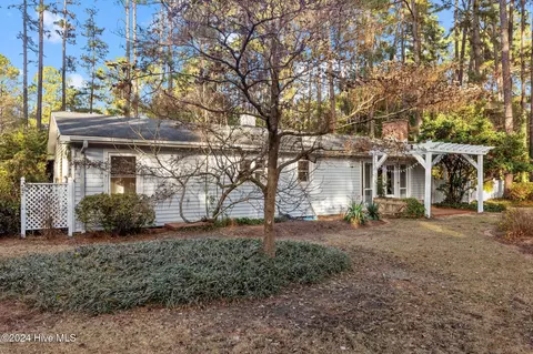 192 Thorne Rd, Pinehurst, NC 28374