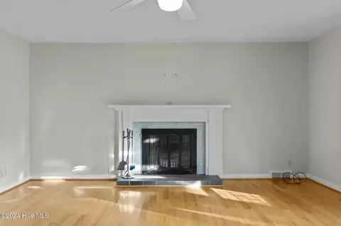 Living - 192 Thorne Rd, Pinehurst, NC 28374 photo 3 of 5