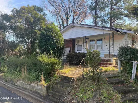 402 E Church St, Williamston, NC 27892