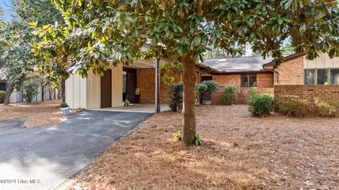 646 Redwood Dr, Southern Pines, NC 28387