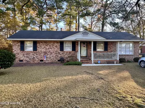 806 Beech St, Laurinburg, NC 28352