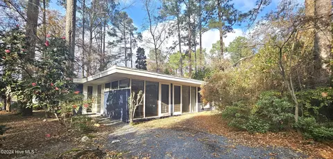 780 S Ridge St, Southern Pines, NC 28387