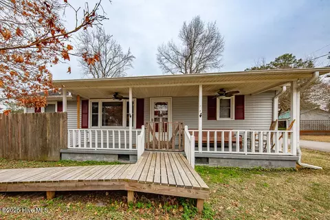 111 Buck Ln, Vanceboro, NC 28586