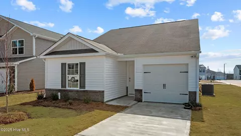 1908 Butterfield Ln, Kinston, NC 28504