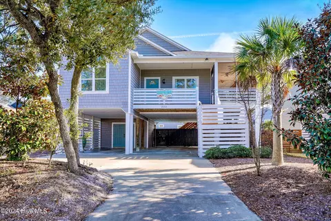 222 NE 52nd St, Oak Island, NC 28465