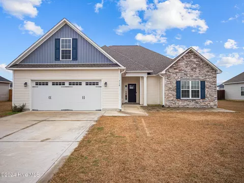 710 Hope Dexter Dr, Jacksonville, NC 28546