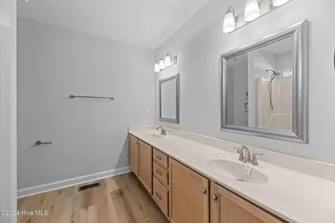 Bath - 4572 Wyse Fork Rd, Dover, NC 28526 photo 3 of 3