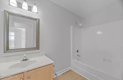 Bath - 4572 Wyse Fork Rd, Dover, NC 28526 photo 2 of 3