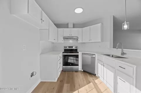 Entry Way - 4572 Wyse Fork Rd, Dover, NC 28526 photo 1 of 1