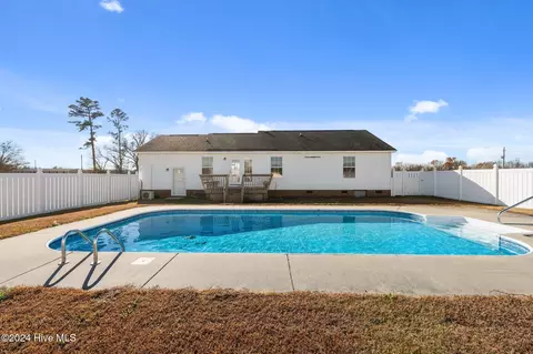 Exterior - 4572 Wyse Fork Rd, Dover, NC 28526 photo 2 of 5