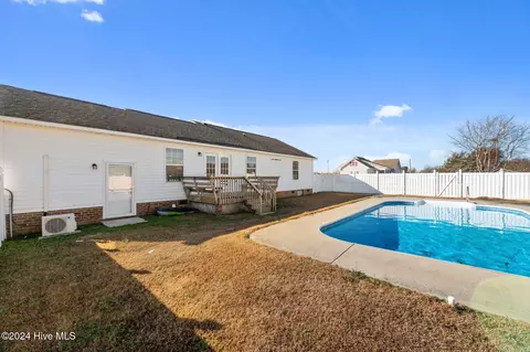 Exterior - 4572 Wyse Fork Rd, Dover, NC 28526 photo 4 of 5