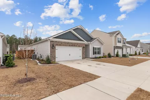 2004 Ella Bengel Dr, New Bern, NC 28562
