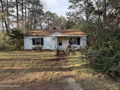 616 Greenmead Dr, Kinston, NC 28501