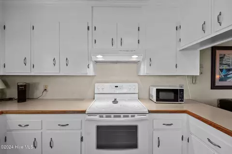 Kitchen - 19 Nc 306 Hwy N, Bath, NC 27808 photo 3 of 5