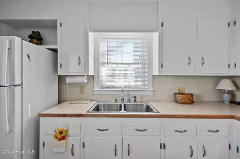 Kitchen - 19 Nc 306 Hwy N, Bath, NC 27808 photo 2 of 5