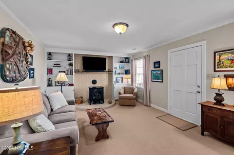 Living - 19 Nc 306 Hwy N, Bath, NC 27808 photo 1 of 4