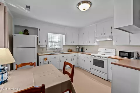 Kitchen - 19 Nc 306 Hwy N, Bath, NC 27808 photo 1 of 5