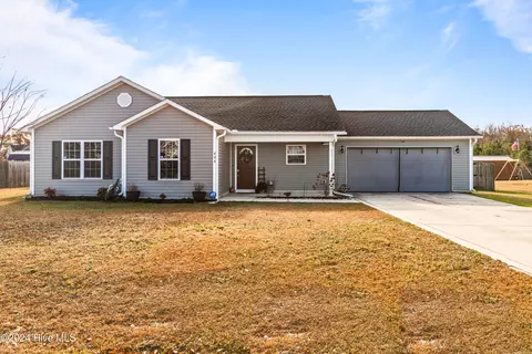404 Midnight Dr, Richlands, NC 28574