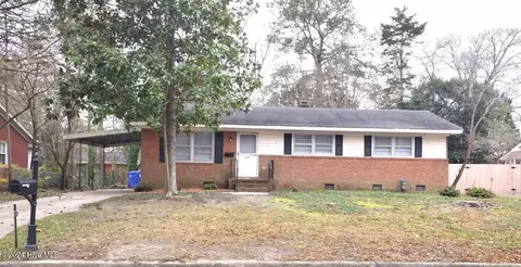 2704 Tryon Dr, Greenville, NC 27858