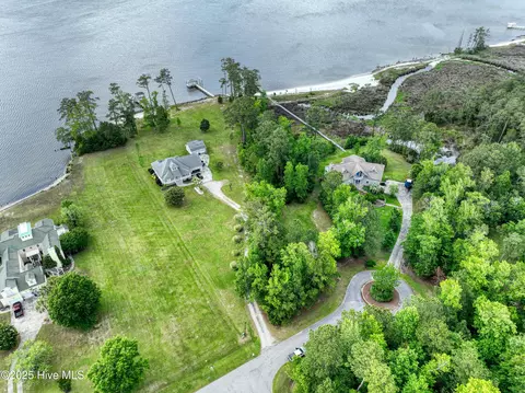 104 Moores Farm Rd, Havelock, NC 28532