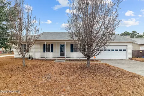 212 Snowden Ct, Richlands, NC 28574