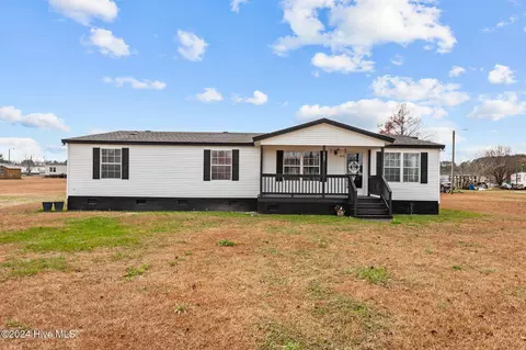 127 Woodview Ln, Kinston, NC 28501