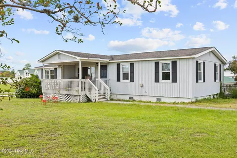 Exterior - 2923 Sloop Point Loop Rd, Hampstead, NC 28443 photo 1 of 1
