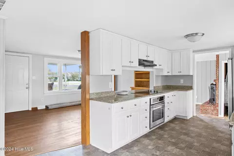 Kitchen - 2923 Sloop Point Loop Rd, Hampstead, NC 28443 photo 3 of 3