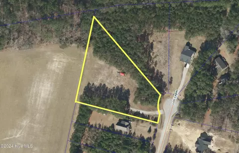 735 Log Cabin Rd, Arapahoe, NC 28510