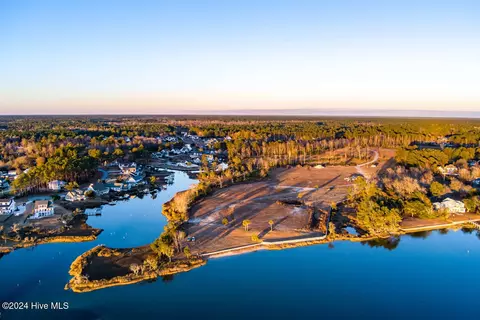 246 Amphitheater Dr, Swansboro, NC 28584