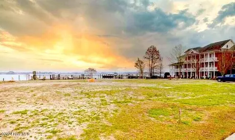 806 E Front St, New Bern, NC 28560