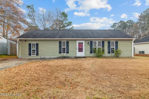 224 Lakewood Dr, Jacksonville, NC 28546