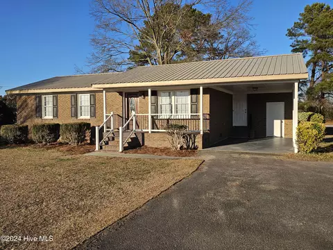 645 E Hanrahan Rd, Grifton, NC 28530