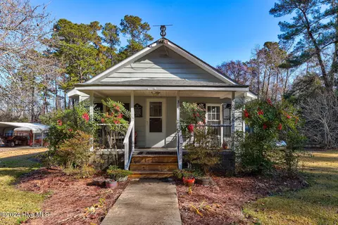 315 S Stringfield St, Atkinson, NC 28421