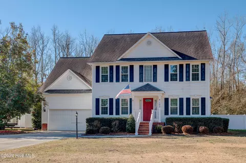 100 Henrian St, Richlands, NC 28574