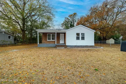 107 Cox Ave, Jacksonville, NC 28540