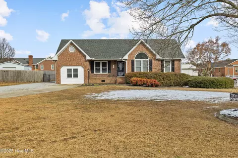 105 Deblyn Ct, Pine Level, NC 27568