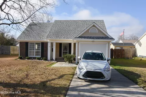 2911 New Town Dr, Wilmington, NC 28405