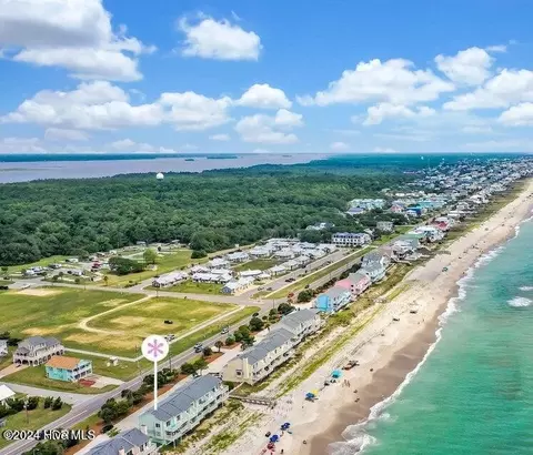707 Pelican Ct, Kure Beach, NC 28449