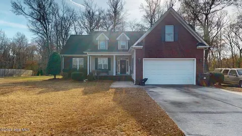 102 Holden Ct, Pikeville, NC 27863