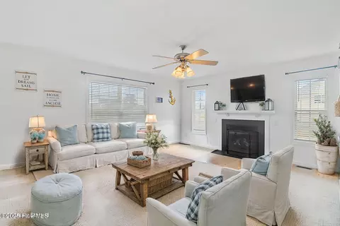 301 Queenswood Blvd, Elizabeth City, NC 27909