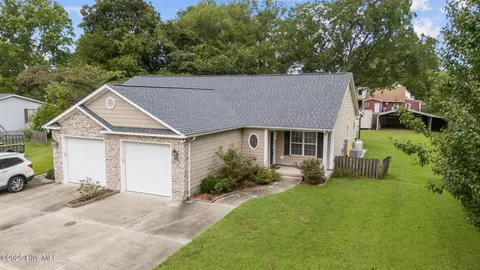 402 South St #B, Bayboro, NC 28515