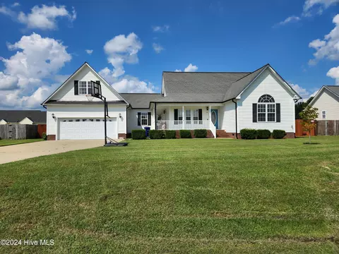 102 Hampton Lane Ln, Princeton, NC 27569