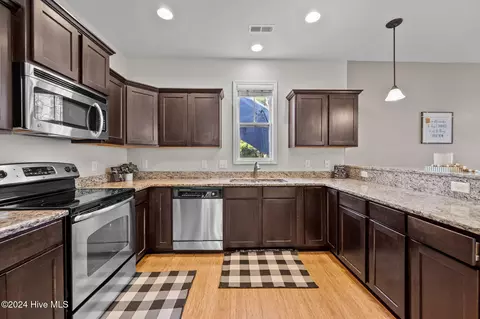 110 Roughleaf Trl, Hampstead, NC 28443 photo 9