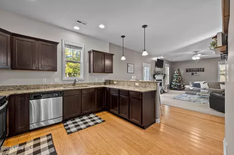 110 Roughleaf Trl, Hampstead, NC 28443 photo 8