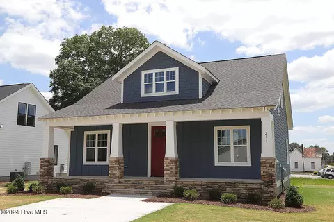 211 W Harnett St, Dunn, NC 28334