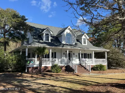 2656 St James Dr SE, Southport, NC 28461